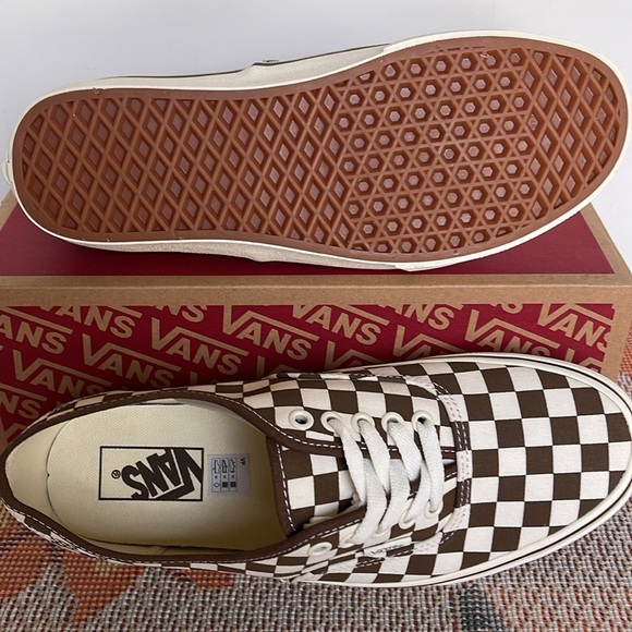 Vans WMNS Authentic Checkerboard Brown
VN000BW5BRO
SNEAKERS - Picture 3 of 16